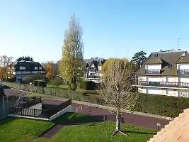 Sevigne Apartment
